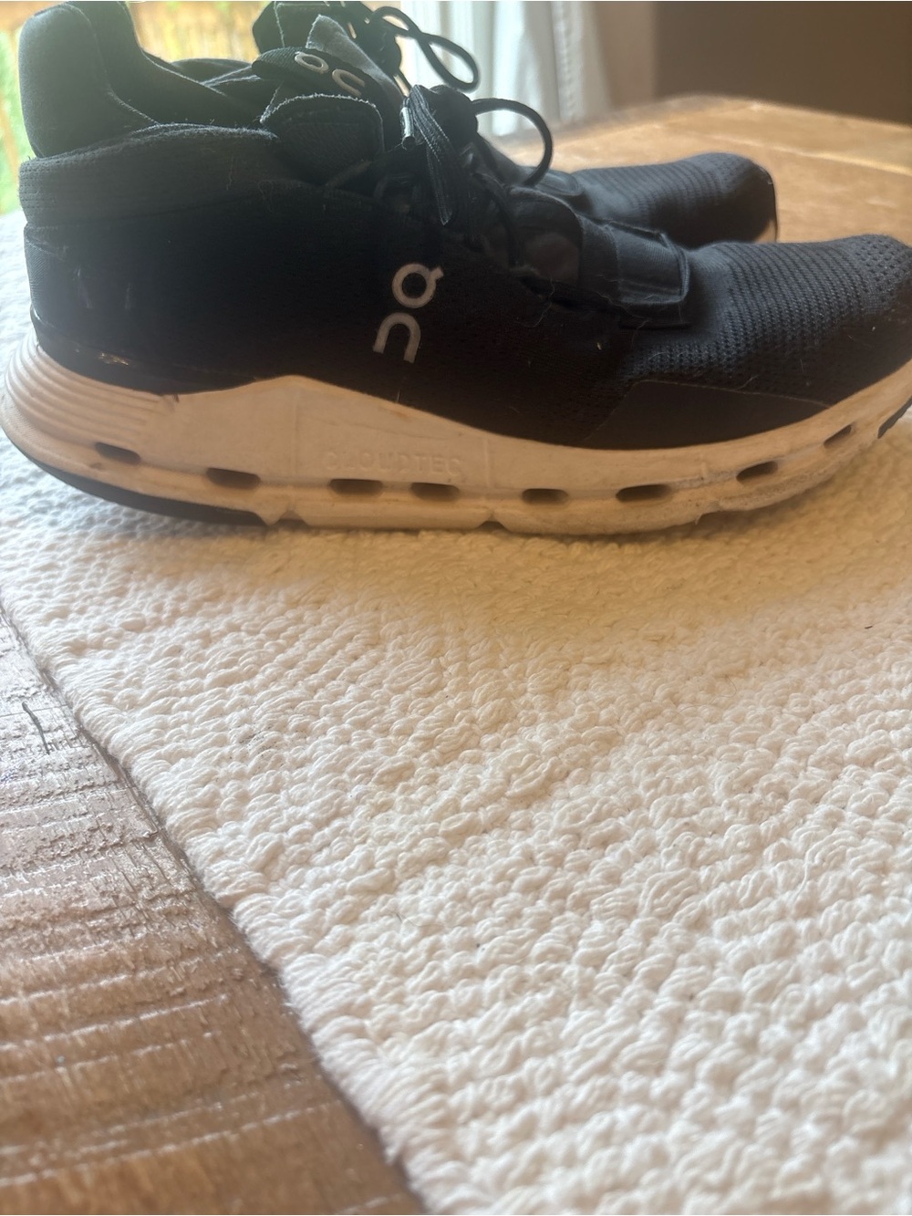 On Cloud cloud nova black-and-white women's 8.5 lifestyle running shoe.